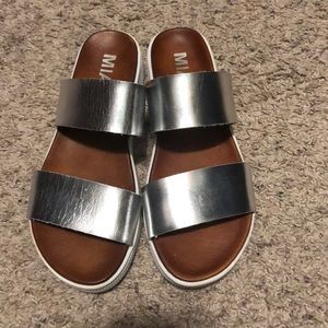 Mia sandals